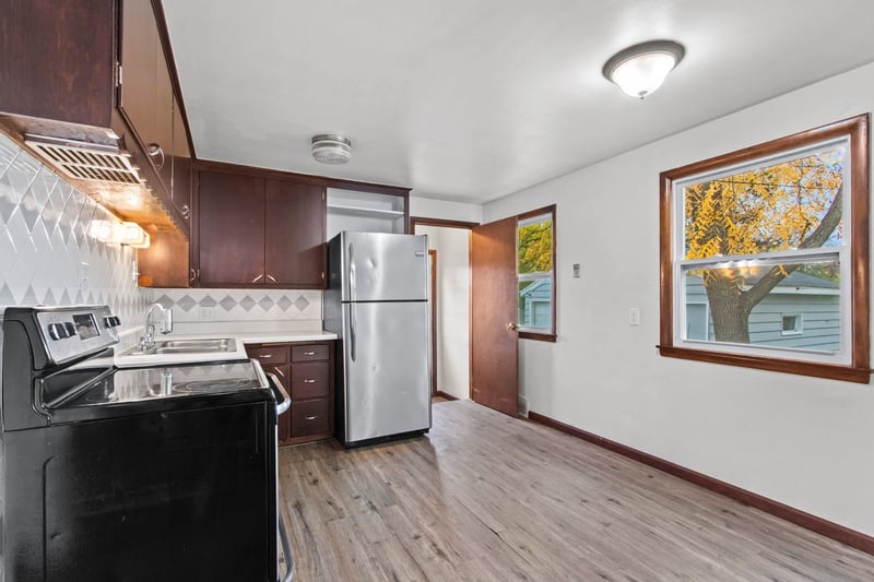 332 St Joseph St, Green Bay, WI 54301