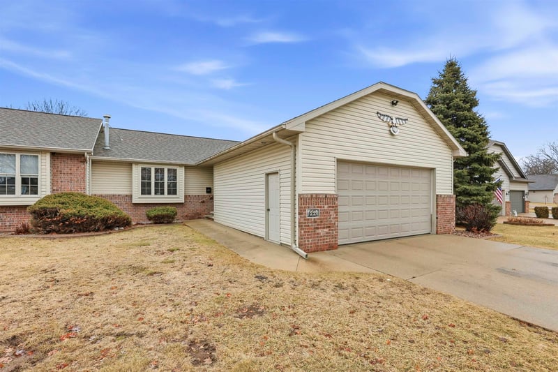 22 Spencer Village Ct, Appleton, WI 54914