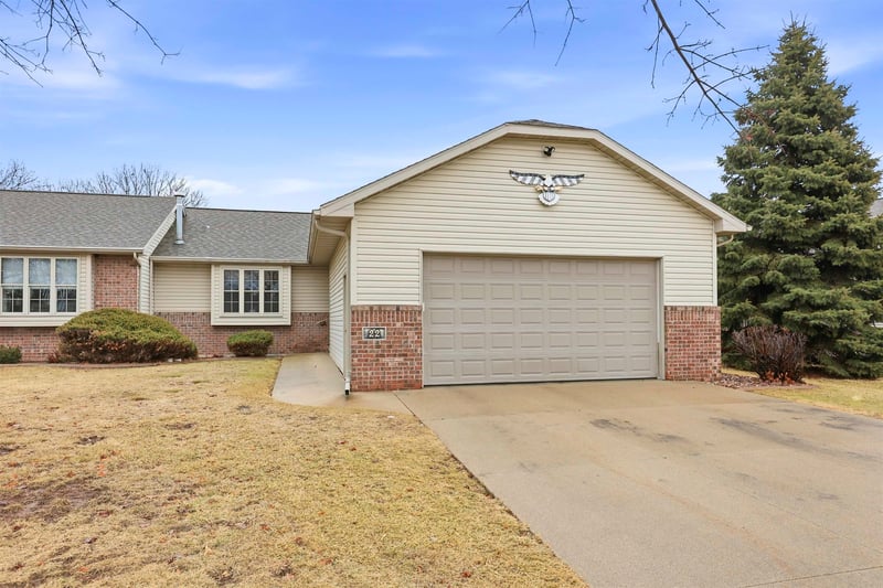 22 Spencer Village Ct, Appleton, WI 54914