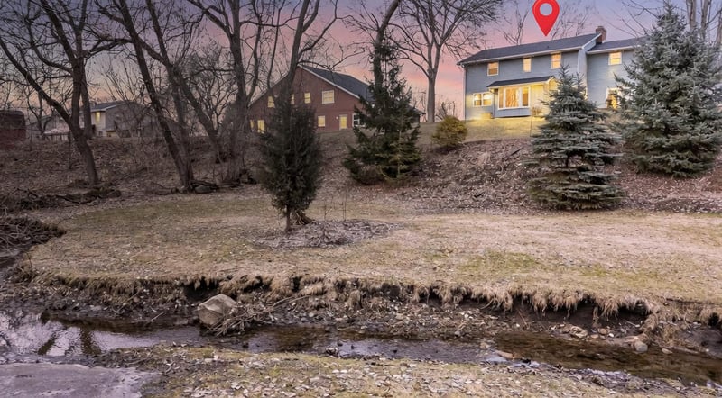 3258 Peterson Rd, Green Bay, WI 54311