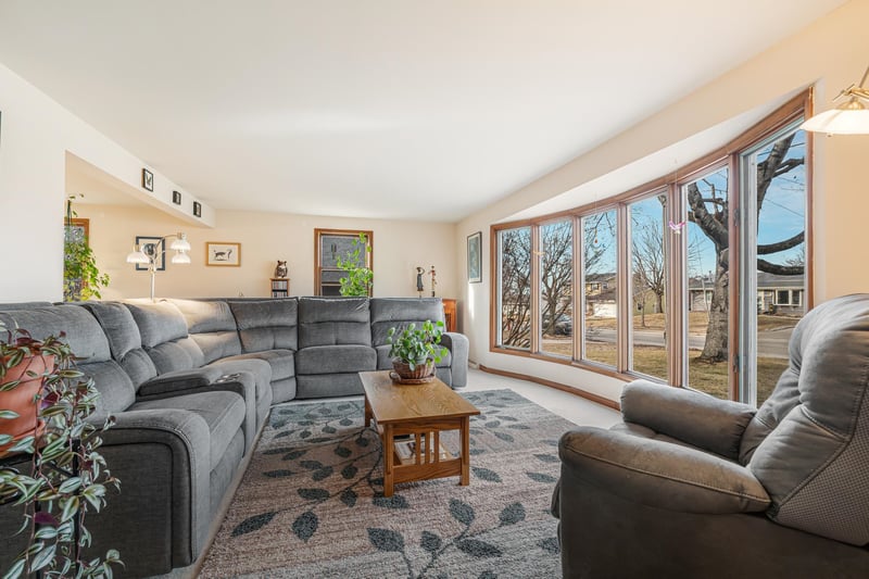 3258 Peterson Rd, Green Bay, WI 54311