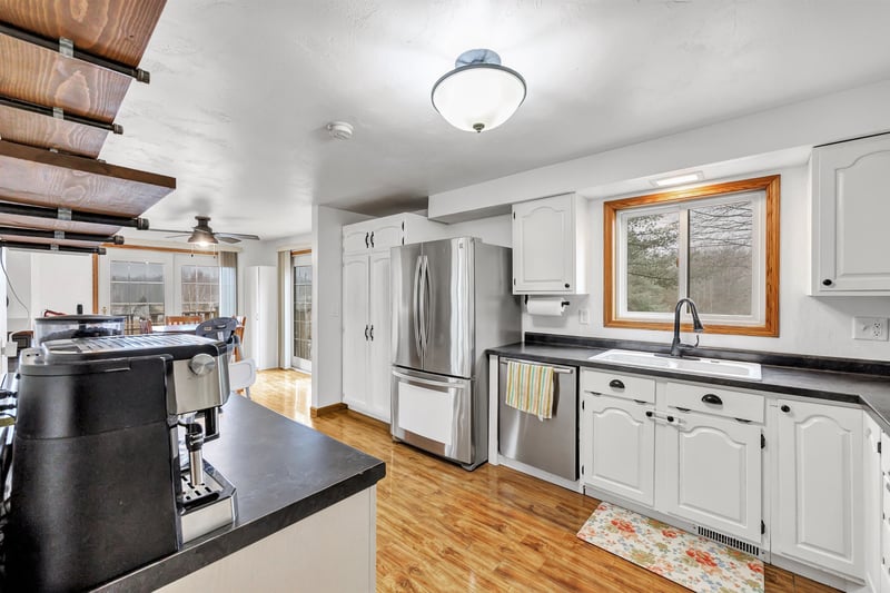4565 Hilltop Dr, Suamico, WI 54173-8428