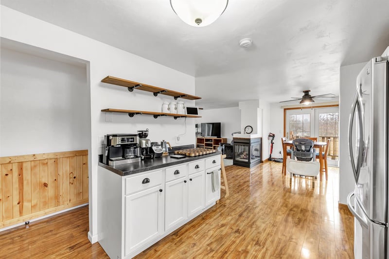 4565 Hilltop Dr, Suamico, WI 54173-8428