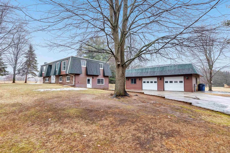 4565 Hilltop Dr, Suamico, WI 54173-8428