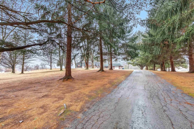 4565 Hilltop Dr, Suamico, WI 54173-8428