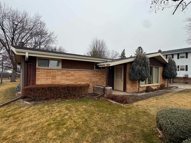 2414 Lina Ln, Green Bay, WI 54304
