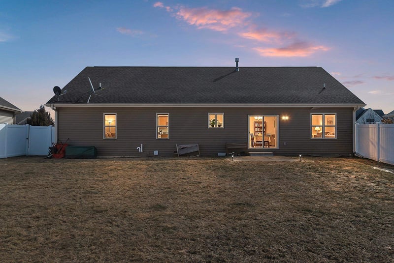517 Pebblestone Cir, Hobart, WI 54155