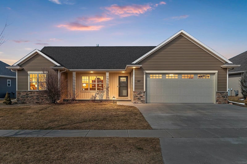 517 Pebblestone Cir, Hobart, WI 54155