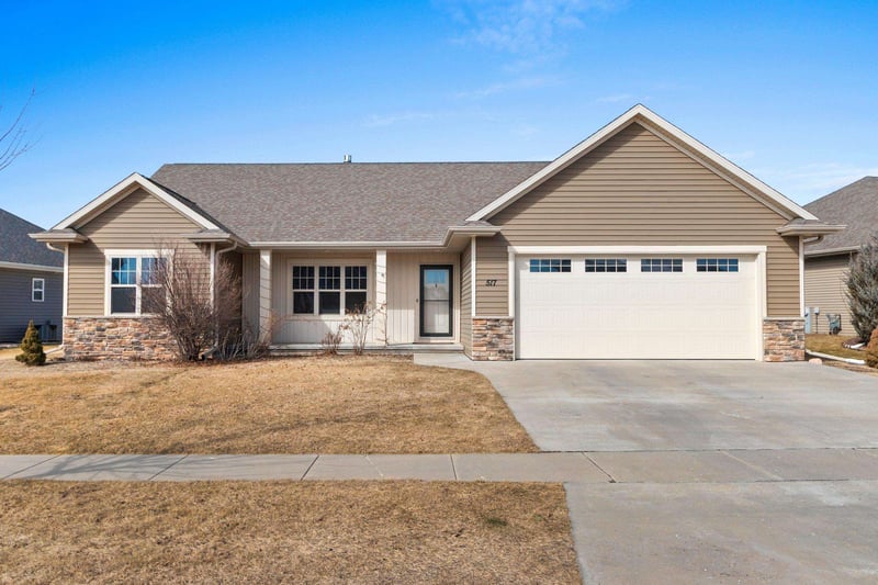 517 Pebblestone Cir, Hobart, WI 54155