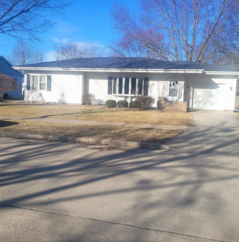 1947 Minnesota St, Oshkosh, WI 54902-7016