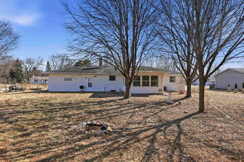 648 Wanda Ave, Neenah, WI 54956