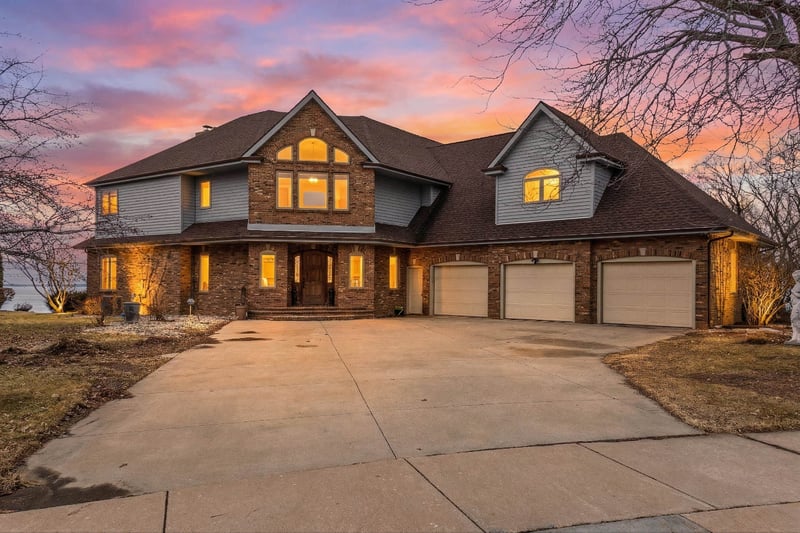 3220 Old Orchard Ln, Oshkosh, WI 54902