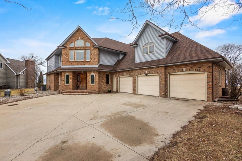 3220 Old Orchard Ln, Oshkosh, WI 54902