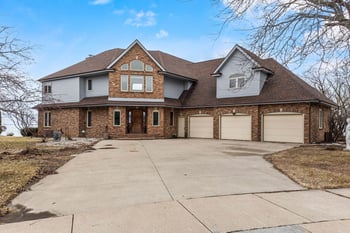 3220 Old Orchard Ln, Oshkosh, WI 54902