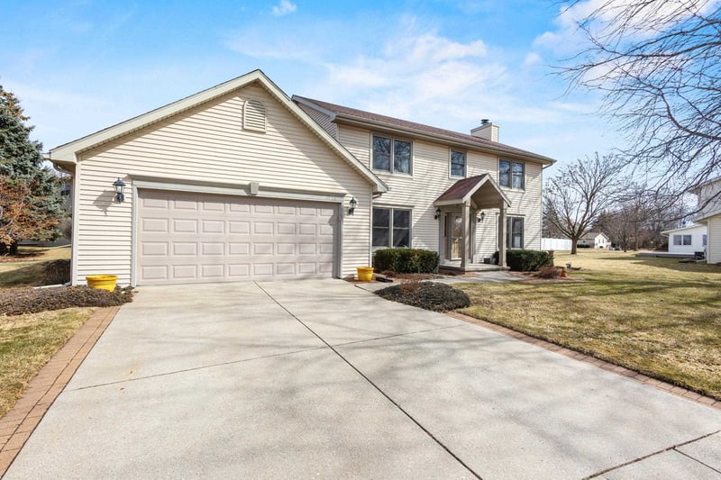 1955 Baraboo Cir, De Pere, WI 54115