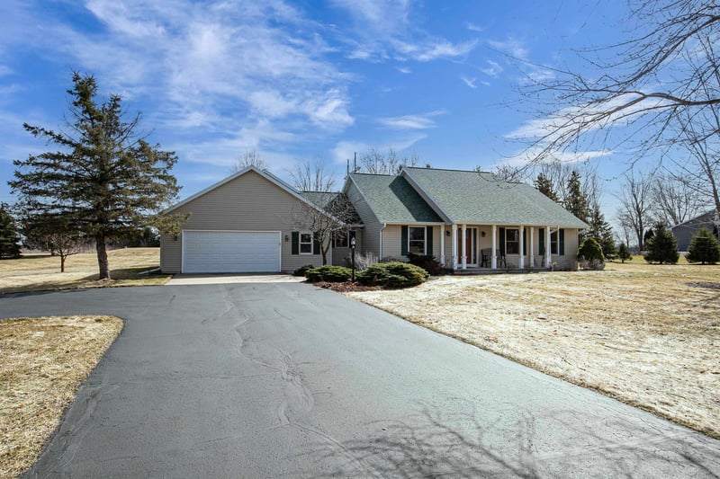 N1768 Terrace Dr, Greenville, WI 54942