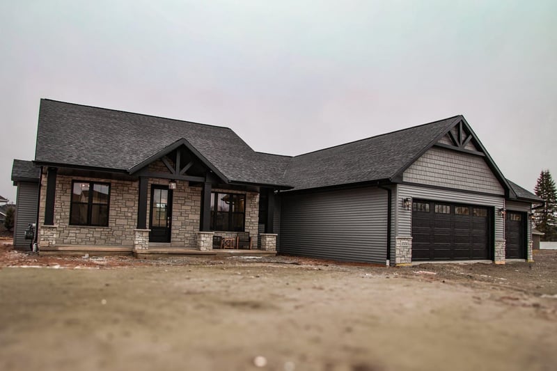 2126 Summer Breeze Ct, Suamico, WI 54313