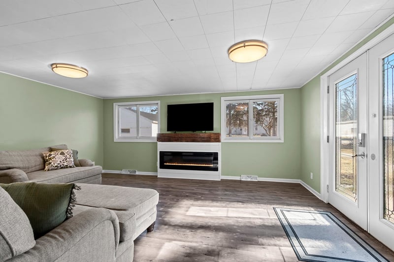 115 Washington St, De Pere, WI 54115