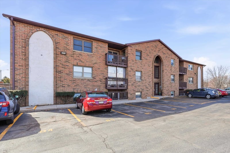 1161 Gillingham Rd #B3, Neenah, WI 54952