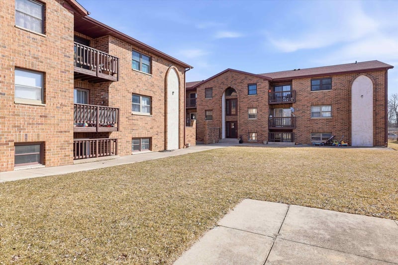 1161 Gillingham Rd #B3, Neenah, WI 54952