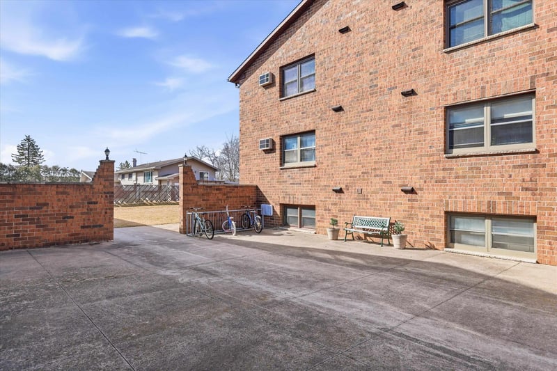 1161 Gillingham Rd #B3, Neenah, WI 54952