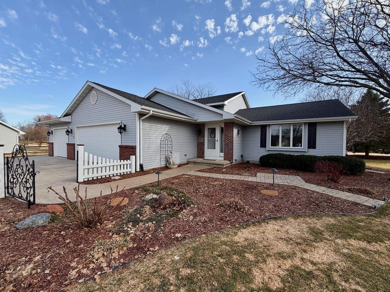 N1340 Westgreen Dr, Greenville, WI 54942