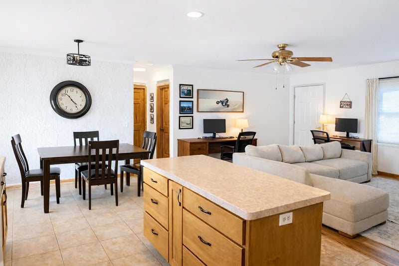 N3543 Willow Rd, Pulaski, WI 54162