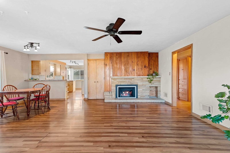 138 Hazel St, Neenah, WI 54956