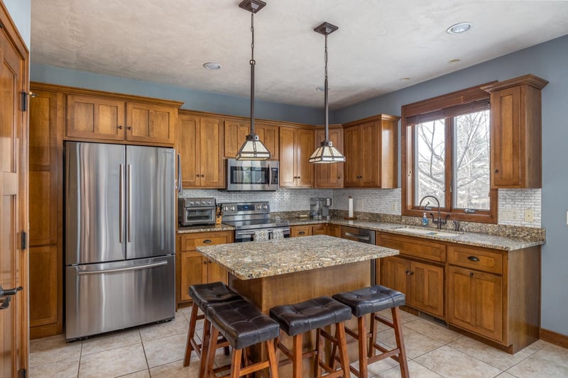 N9221 Phlox Dr, Appleton, WI 54915