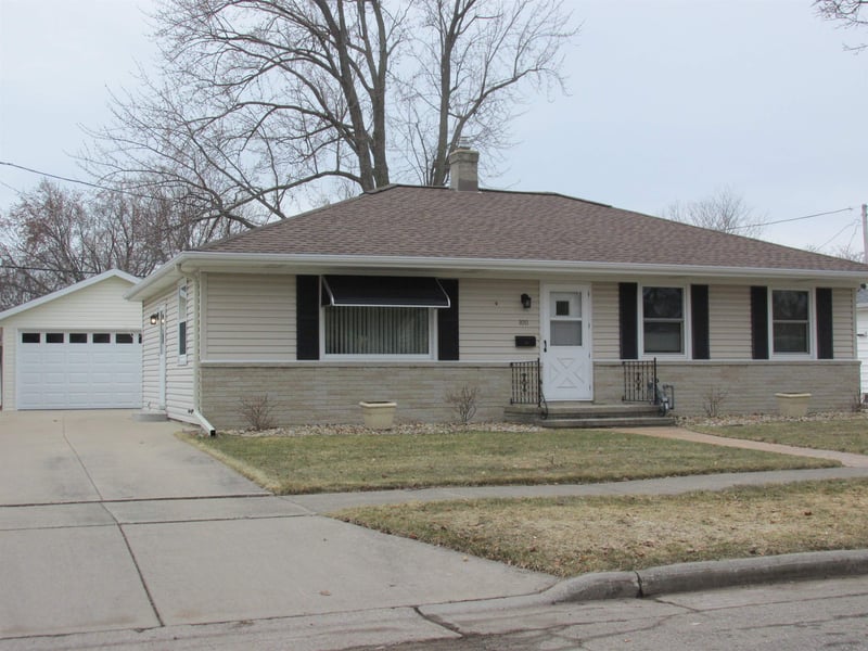 1011 Lindbergh St, Appleton, WI 54911