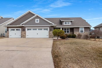345 Crosswinds Ln, Green Bay, WI 54311-8909