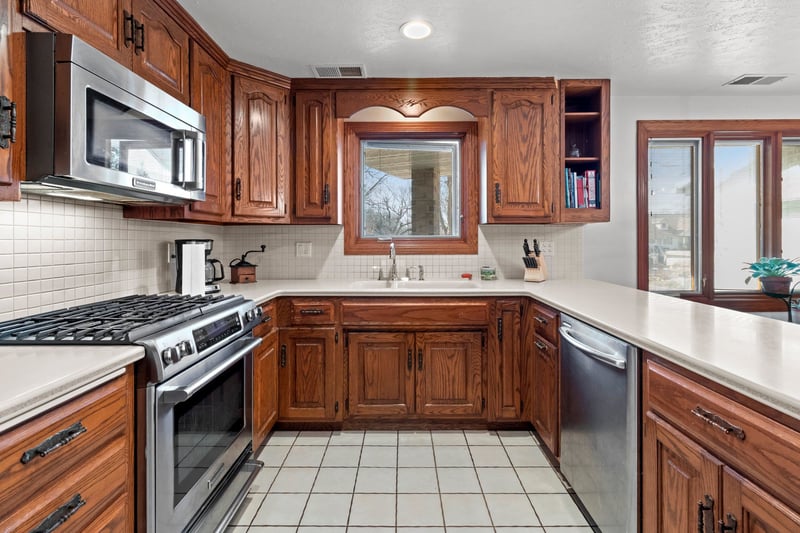 1543 Rustic Ridge Ct, Green Bay, WI 54311