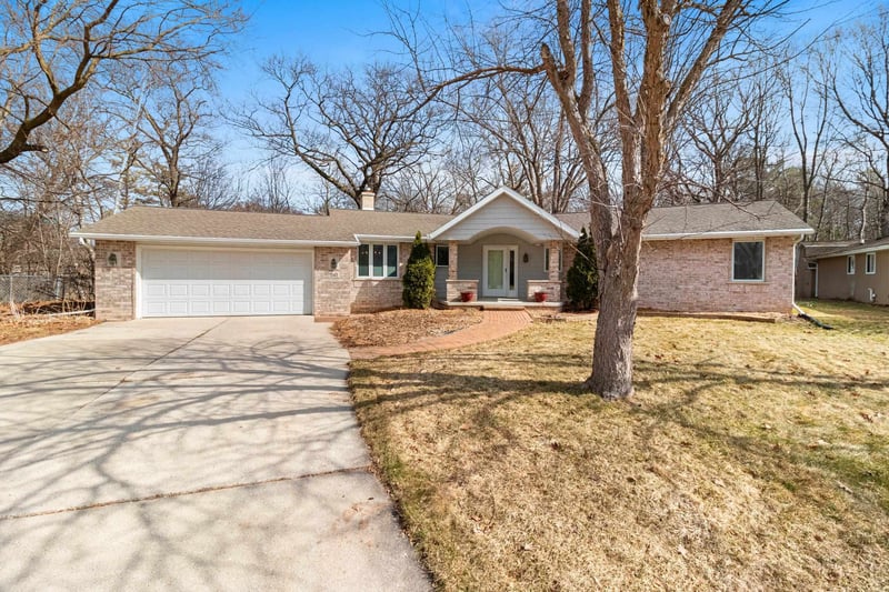 1543 Rustic Ridge Ct, Green Bay, WI 54311