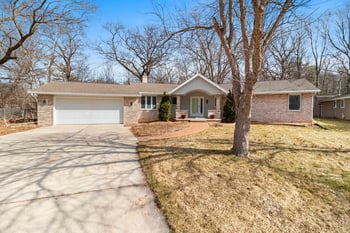 1543 Rustic Ridge Ct, Green Bay, WI 54311