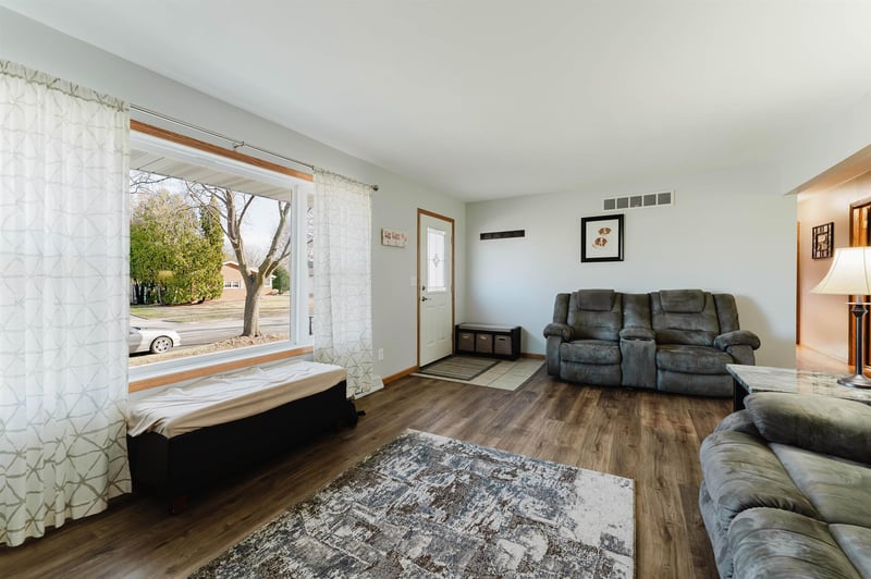 1425 3rd Ave, Oshkosh, WI 54902-5603