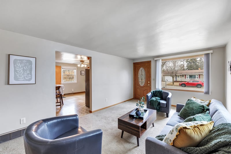 1267 Roscoe St, Green Bay, WI 54304