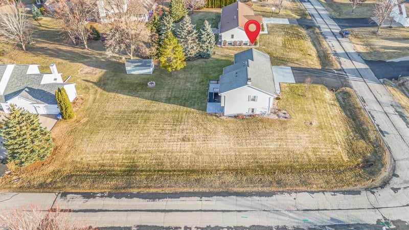 N1337 Fairwinds Dr, Greenville, WI 54942