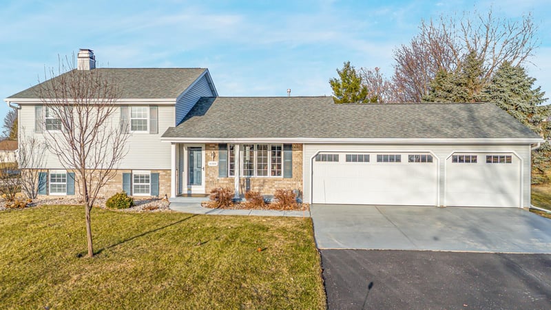 N1337 Fairwinds Dr, Greenville, WI 54942