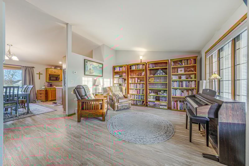 N1337 Fairwinds Dr, Greenville, WI 54942