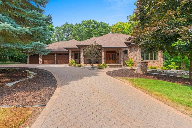 2920 Parkwood Dr, Green Bay, WI 54313