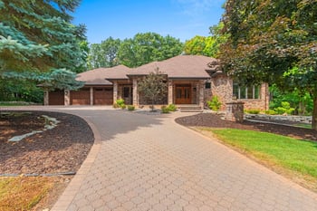 2920 Parkwood Dr, Green Bay, WI 54313