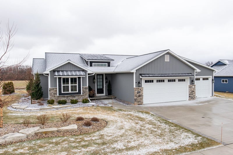 1831 White Dove Ln, Kaukauna, WI 54130