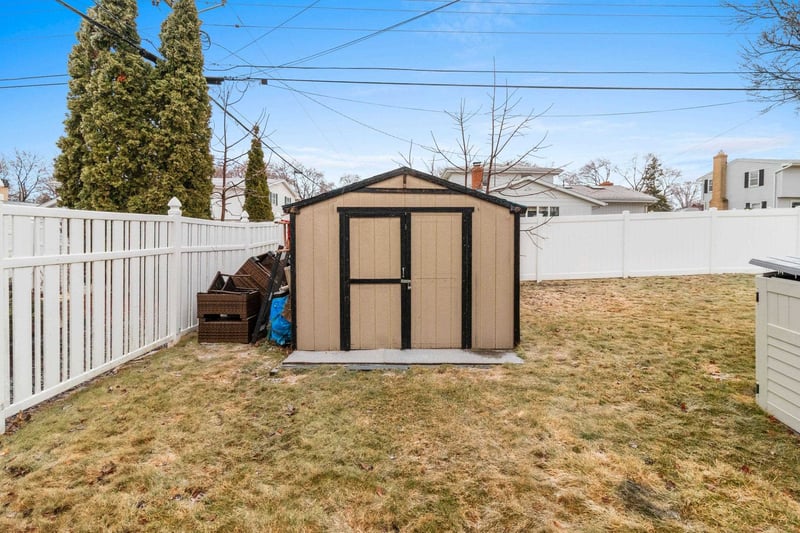 951 Duchateau Ave, Green Bay, WI 54304