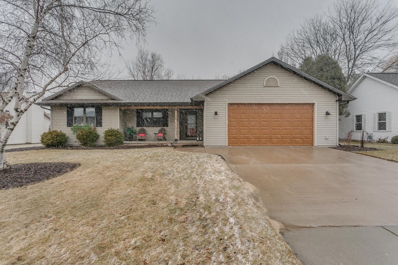 30 Weatherstone Dr, Appleton, WI 54914