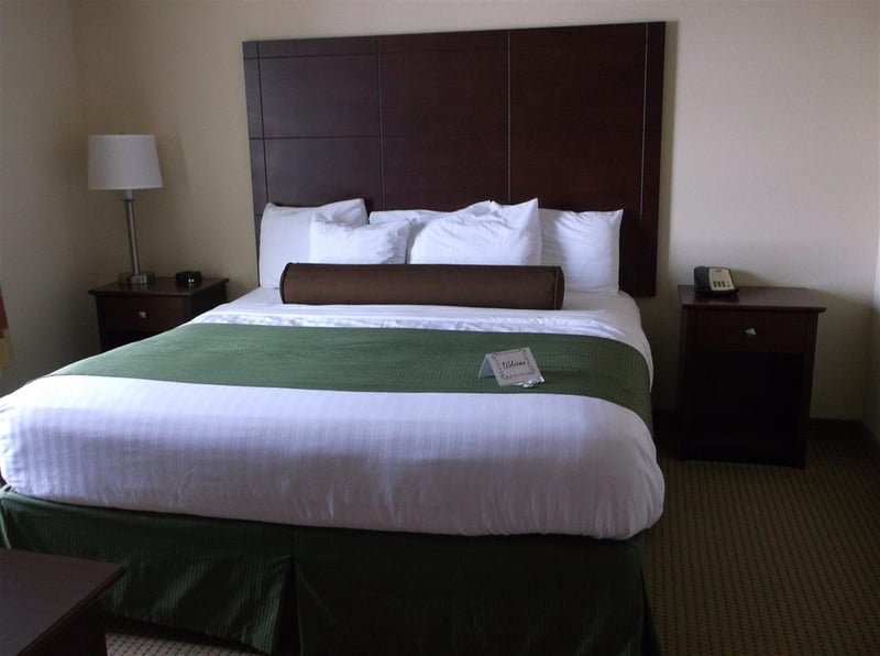 1515 Planeview Dr, Oshkosh, WI 54904-9101