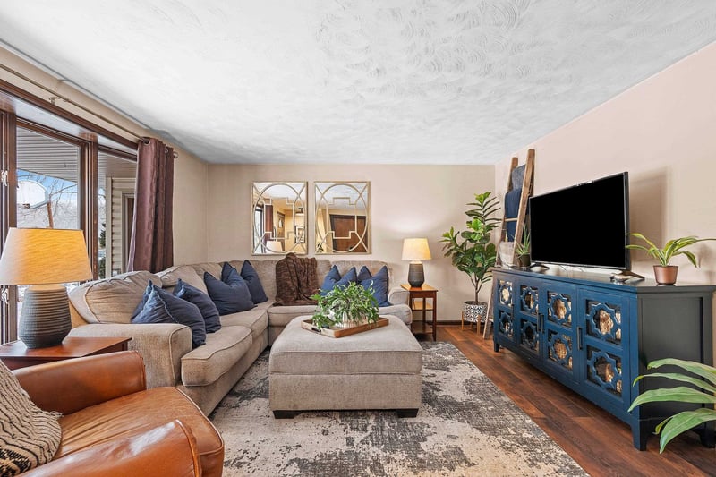 2578 Vicki Ln, Green Bay, WI 54311