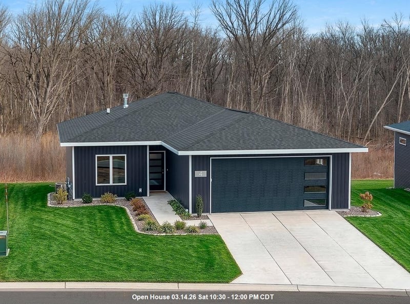 4001 Antwerp Ave, Howard, WI 54313-7518