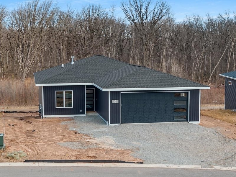 4001 Antwerp Ave, Howard, WI 54313-7518