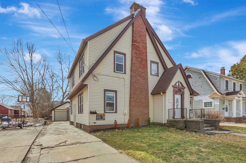 829 Prospect Ave, Oshkosh, WI 54901