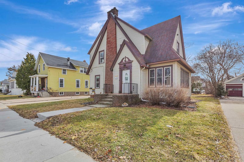 829 Prospect Ave, Oshkosh, WI 54901